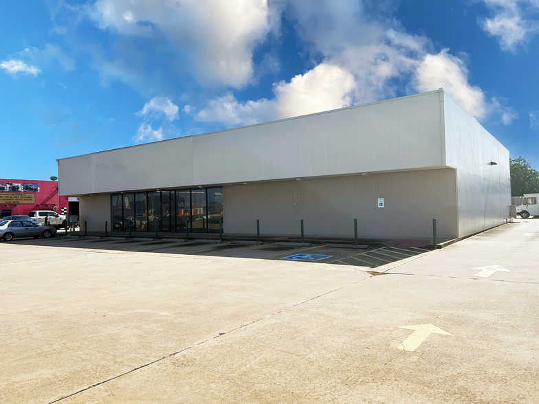 More Photos Of 7850 Highway 6 S, Houston Freestanding For Lease