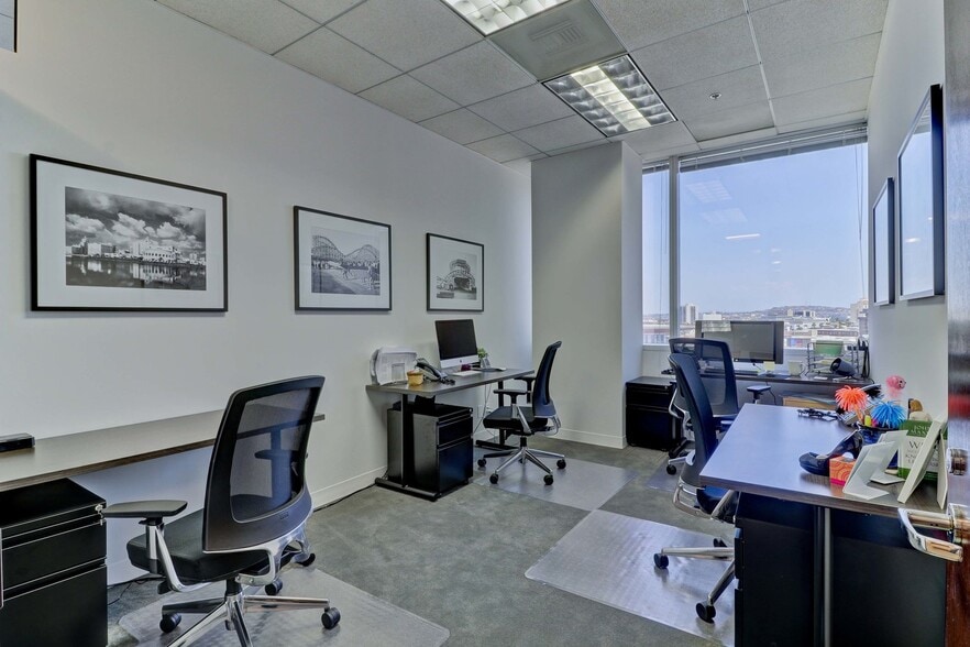 Primary Photo Of 1 World Trade Ctr, Long Beach Coworking Space
