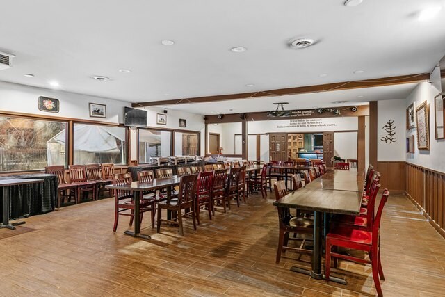 More Photos Of 900 W Riverside Dr, Burbank Restaurant For Sale