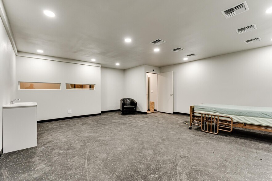 More Photos Of 810 S 2nd St, Harrisburg Warehouse For Lease