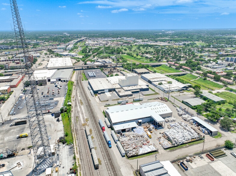 More Photos Of 702 San Fernando St, San Antonio Manufacturing For Sale