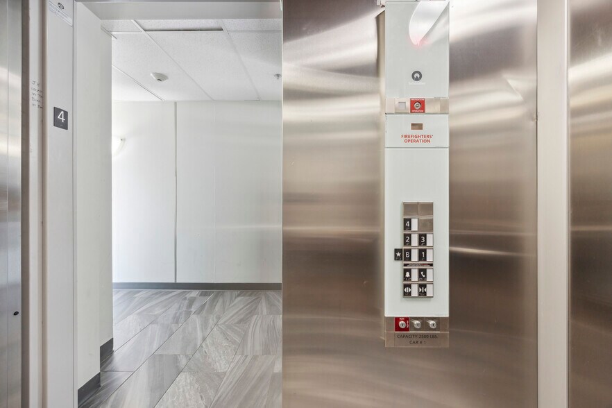 More Photos Of 335 College St, Toronto Apartments For Sale