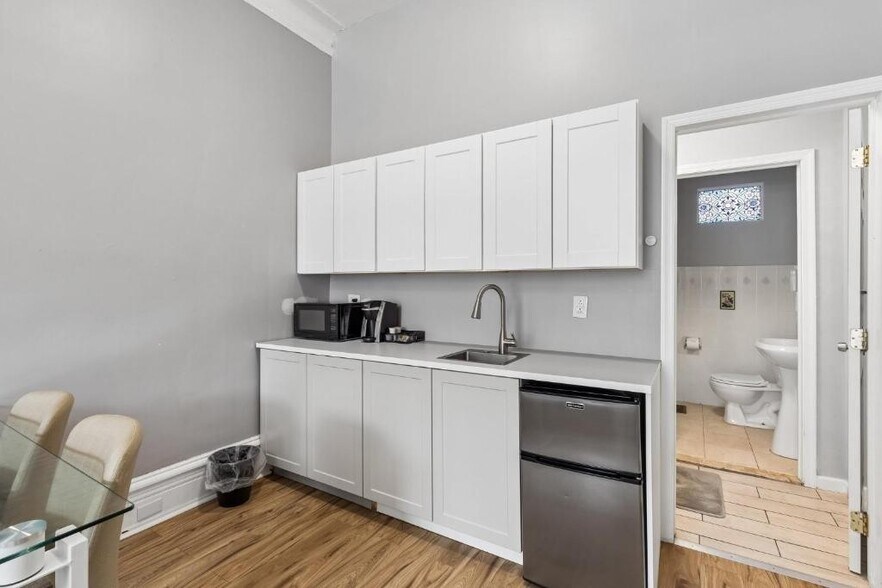 More Photos Of 1611 S Broad St, Philadelphia Specialty For Sale