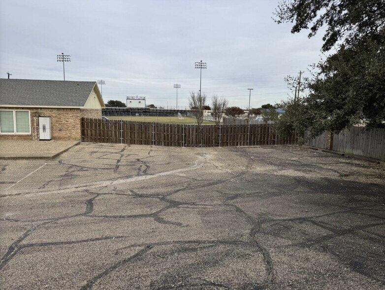 More Photos Of 2124 N 25th St, Waco Medical For Sale