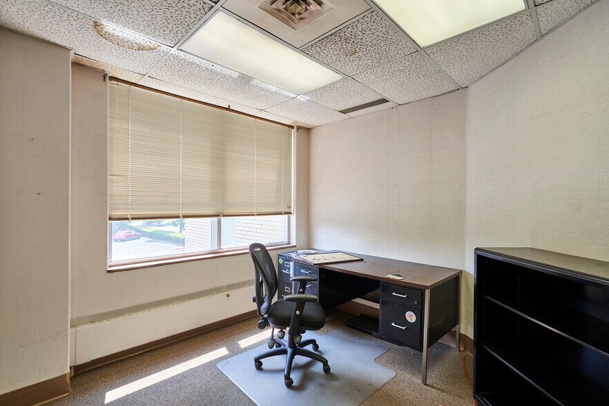 More Photos Of 640 W Market St, Akron Office For Sale