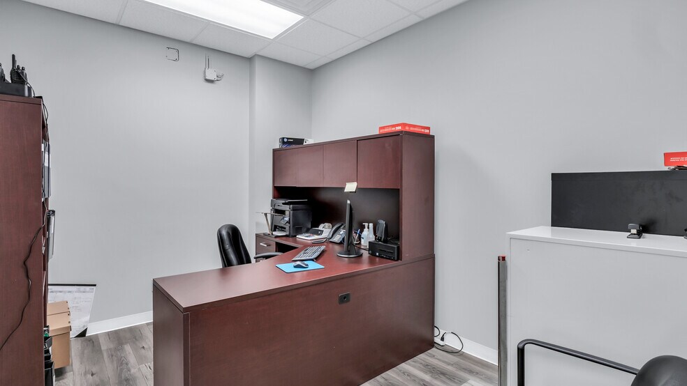 More Photos Of 484 Pelissier St, Windsor Office For Sale