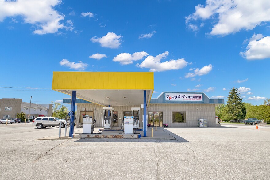 More Photos Of 1727 Division Rd N, Kingsville Restaurant For Sale