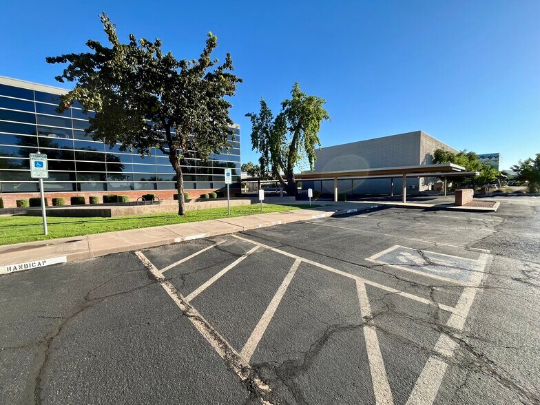 More Photos Of 7320 E Butherus Dr, Scottsdale Office For Lease