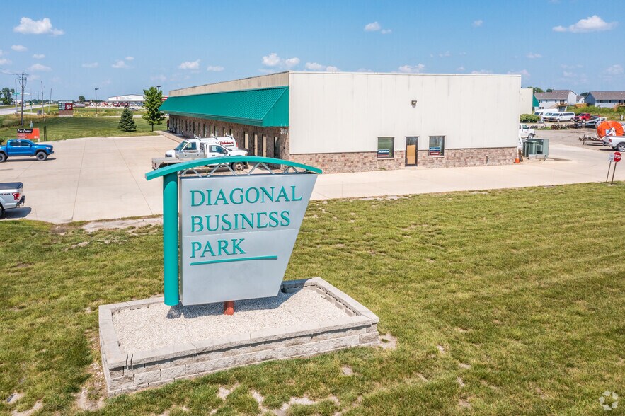 More Photos Of 3401 Henry St SW, Bondurant Flex For Lease