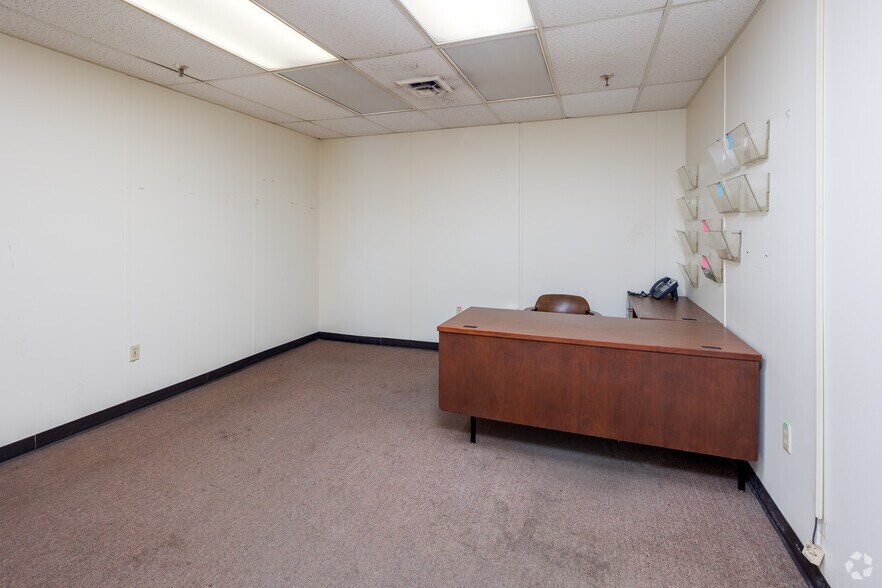 More Photos Of 1070 E Main St, Lake City Industrial For Lease
