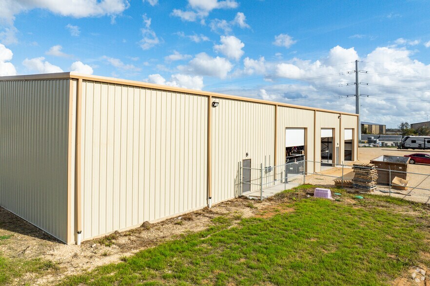 More Photos Of 198 HP Business Drive Rd, San Marcos Warehouse For Lease