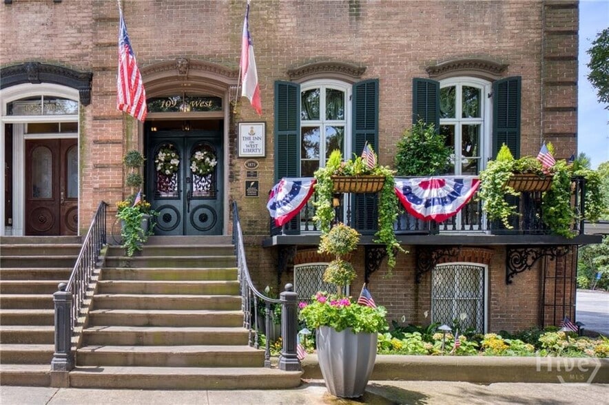 More Photos Of 109 W Liberty St, Savannah Hospitality For Sale