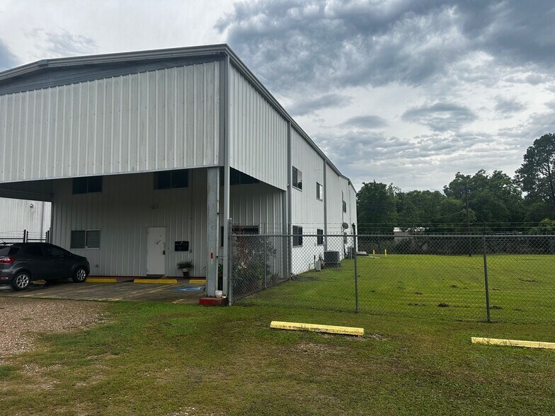 More Photos Of 3811 FM 646 Rd N, Santa Fe Manufacturing For Sale