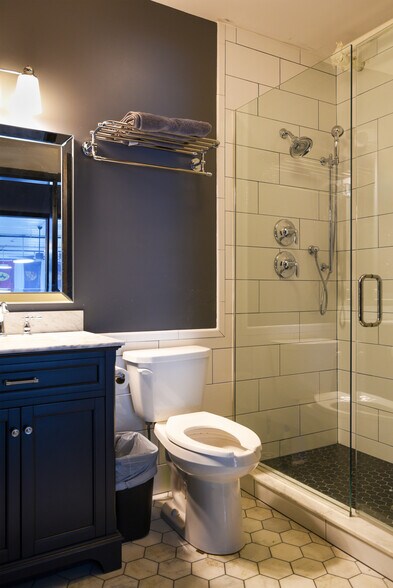 More Photos Of 2108-2260 Ferry Rd, Naperville Showroom For Sale