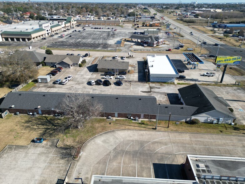 More Photos Of 2100 Highway 365, Nederland Medical For Sale