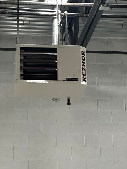 More Photos Of 1545 Ocean Ave, Bohemia Warehouse For Lease