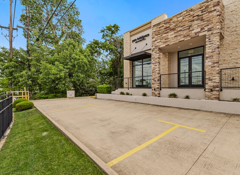 More Photos Of 1695 E Southlake Blvd, Southlake Freestanding For Lease