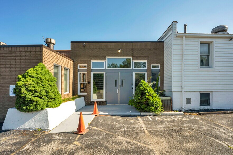 More Photos Of 15715 Libby Rd, Maple Heights General Retail For Sale