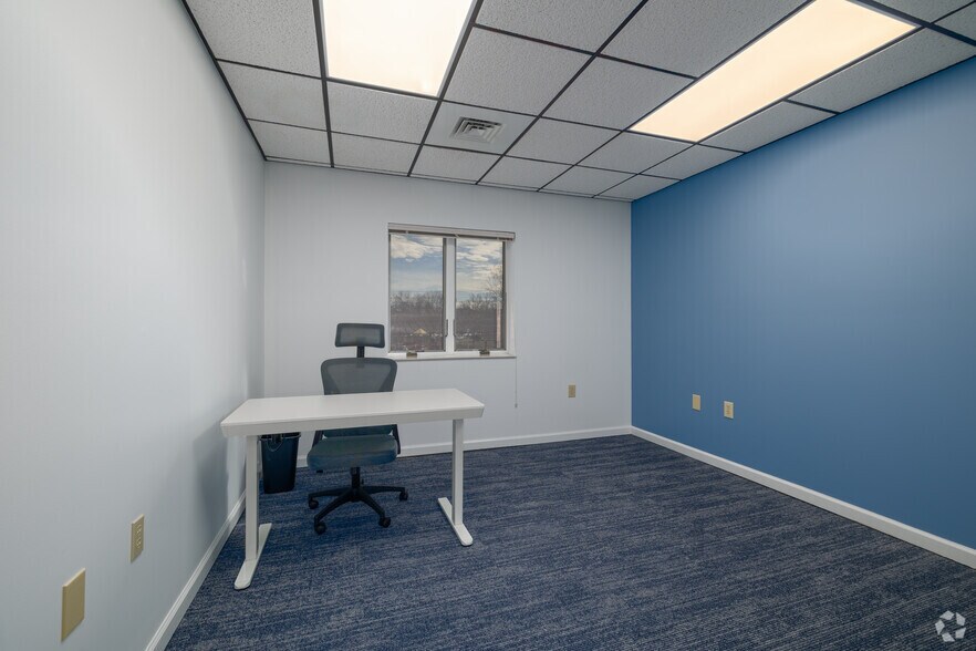 More Photos Of 1620 Asheville Hwy, Hendersonville Coworking Space