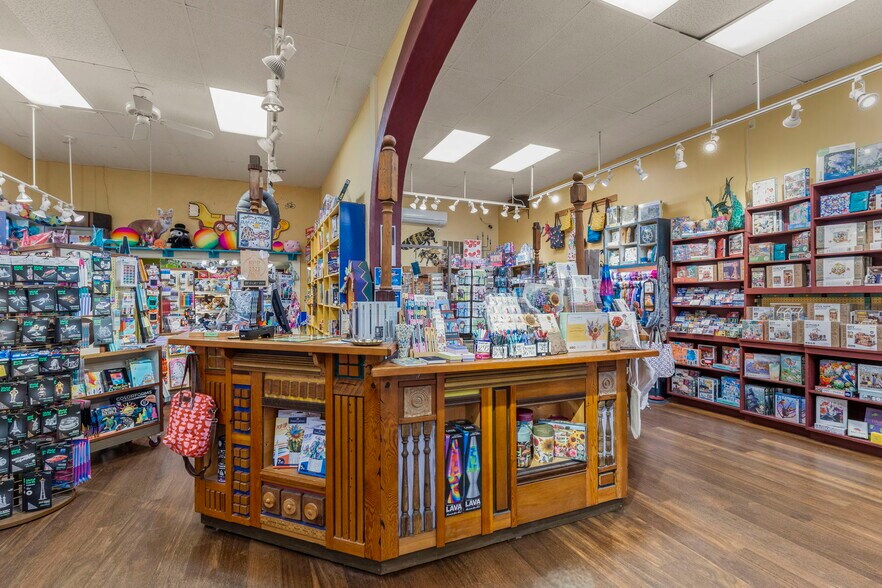 More Photos Of 936 Water St, Port Townsend Storefront Retail Residential For Sale