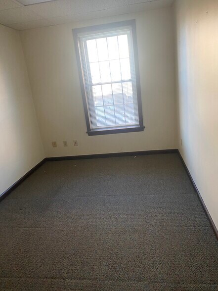 More Photos Of 326 N Wayne St, Piqua Office For Lease