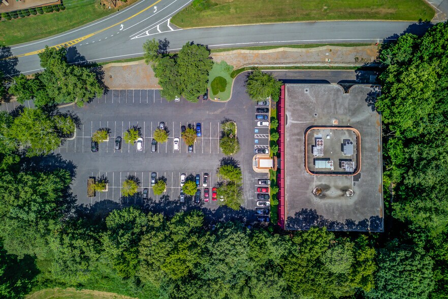 More Photos Of 9755 Dogwood Rd, Roswell Office For Lease