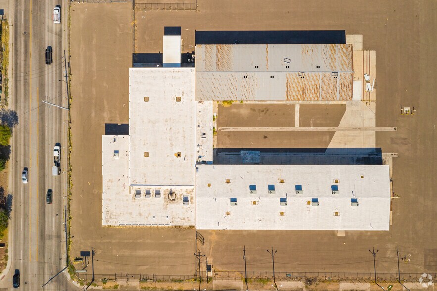 More Photos Of 2600 W McDowell Rd, Phoenix Service For Lease