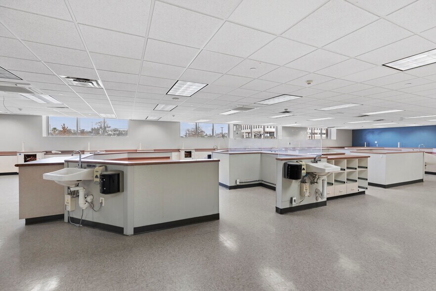 More Photos Of 1123 N Main Ave, San Antonio Medical For Sale