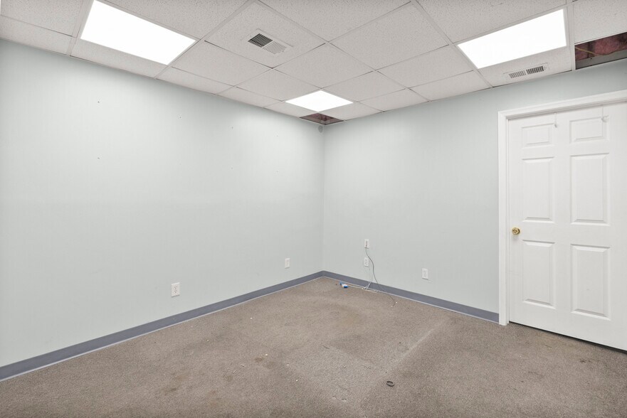 More Photos Of 1923 Old Eastern Ave, Essex Service For Lease