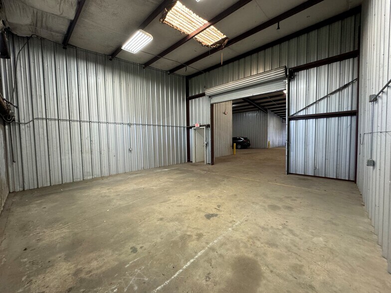 More Photos Of 16261 Hollister St, Houston Unknown For Lease