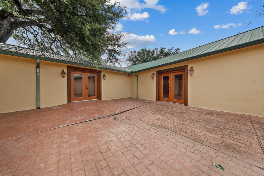 More Photos Of 6401 Rock Creek Rd, Waco Freestanding For Sale