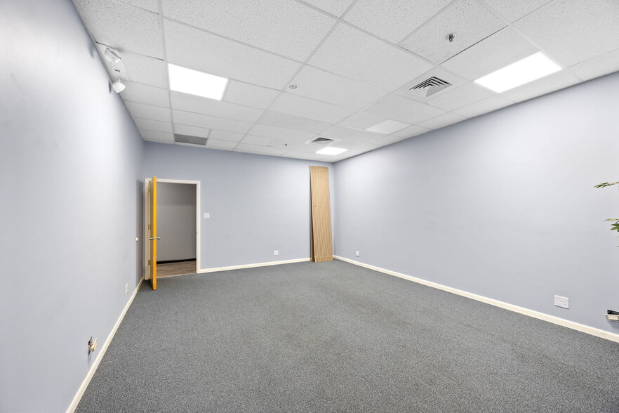 More Photos Of 1333 S Schoolhouse Rd, New Lenox Warehouse For Lease