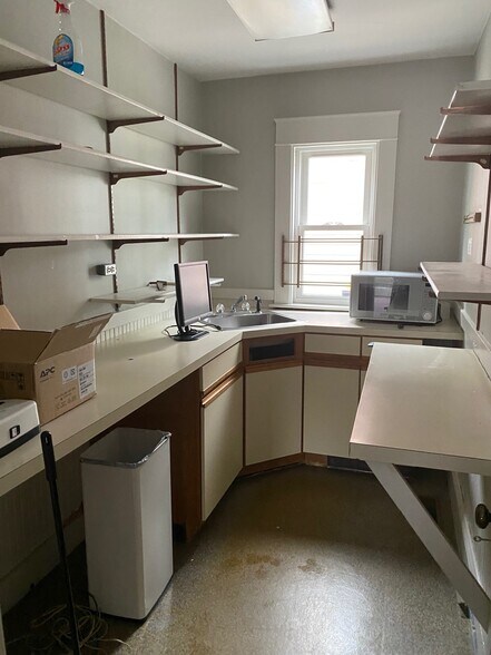 More Photos Of 254 Beech St, Manchester Office For Lease