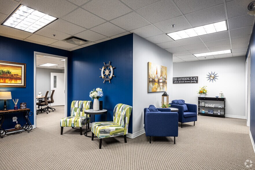 More Photos Of 5700 Broadmoor St, Mission Office For Lease