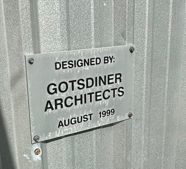 More Photos Of 5712 Val Verde St, Houston Loft Creative Space For Lease