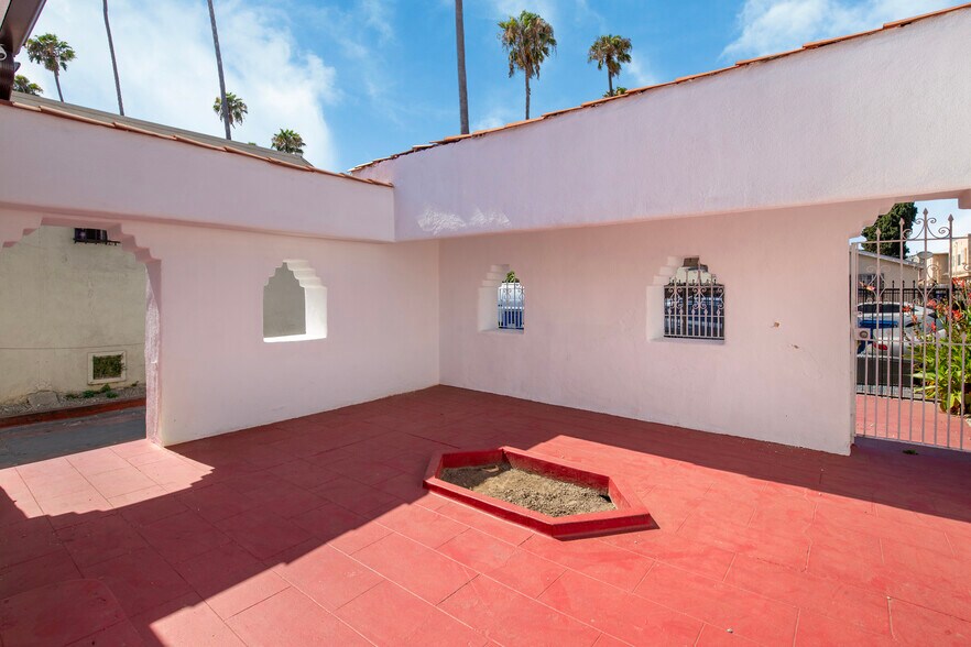 More Photos Of 520 W 82nd St, Los Angeles Apartments For Sale