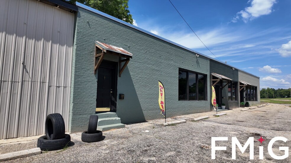 More Photos Of 604 W Cumming Ave, Opp Office For Lease