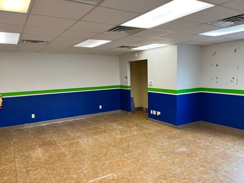 More Photos Of 418 W Chambers St, Cleburne Office For Lease