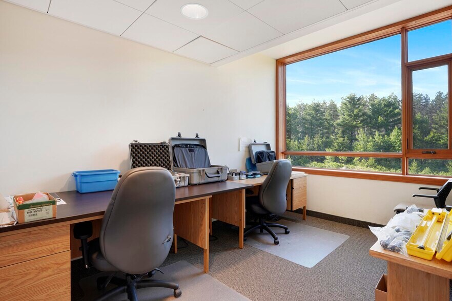 More Photos Of 13 Commerce Crt, Bancroft Office For Sale