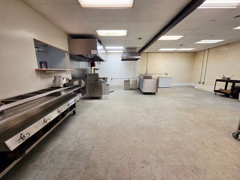 More Photos Of 2227-2229 W 21st St, Lorain Restaurant For Sale