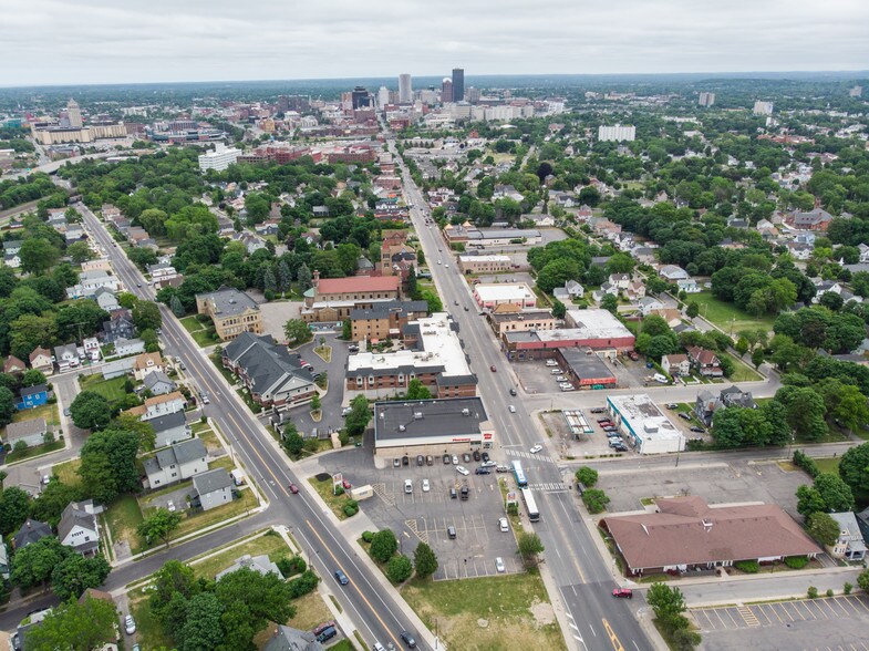 More Photos Of 792 W Main St, Rochester General Retail For Sale
