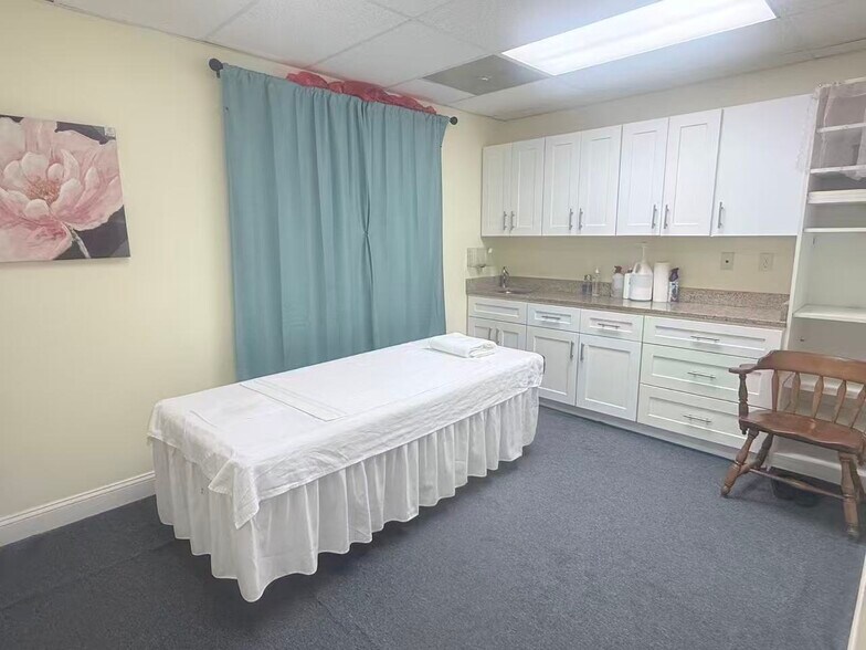 More Photos Of 106 Elden St, Herndon Medical For Sale