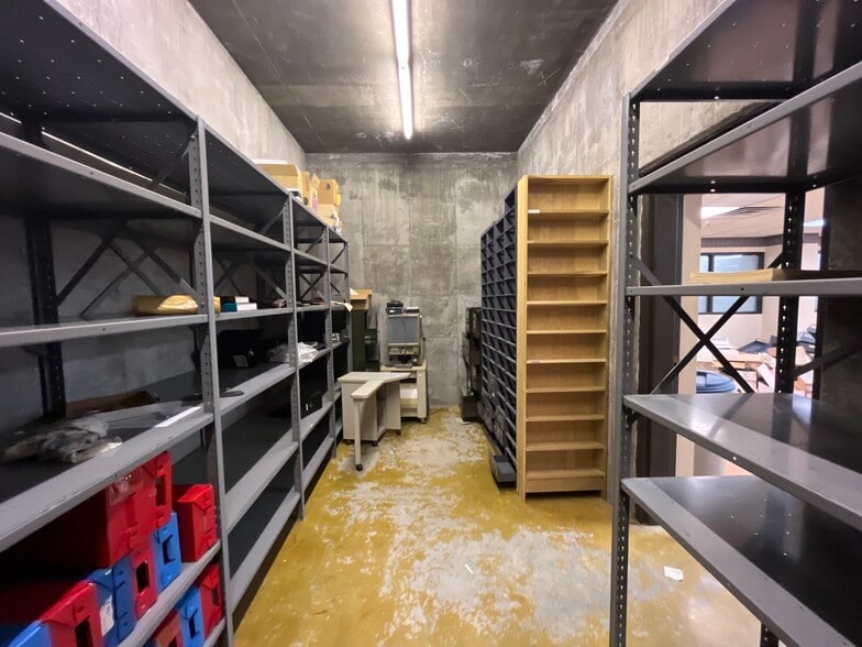 More Photos Of 624 30th ave, Hutchinson Office For Sale