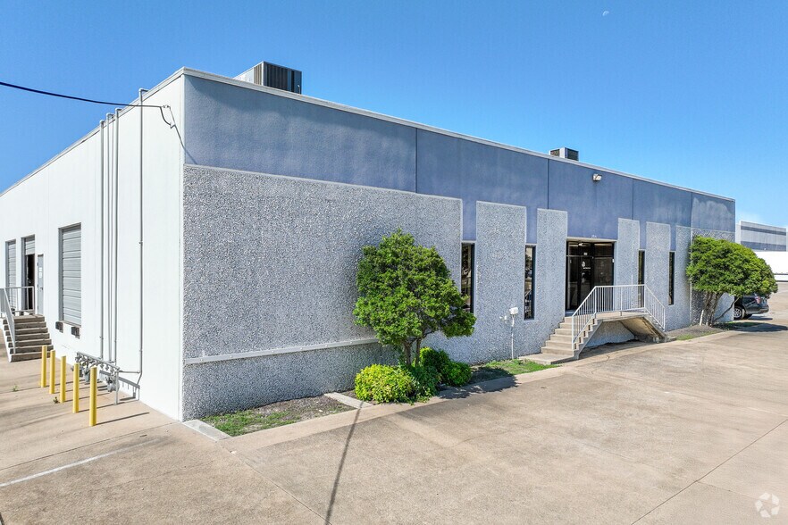 More Photos Of 2901 Suffolk Dr, Fort Worth Warehouse For Lease