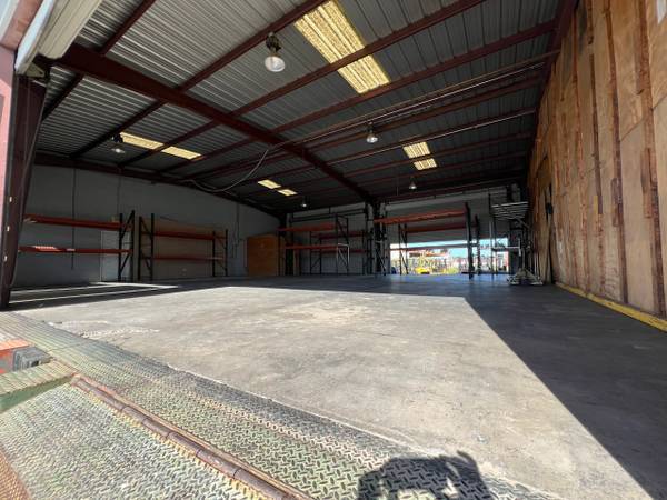 More Photos Of 1315 E Gibson Ln, Phoenix Warehouse For Lease