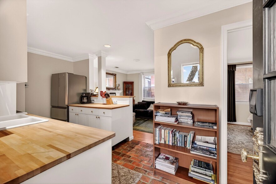 More Photos Of 107 E 35th St, Savannah Office For Sale
