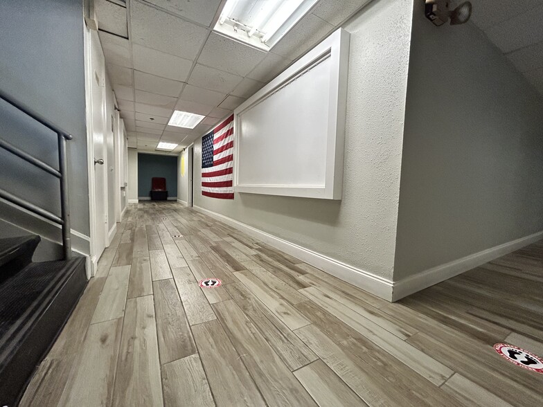 More Photos Of 2055 Liberty St, Hollywood Service For Sale