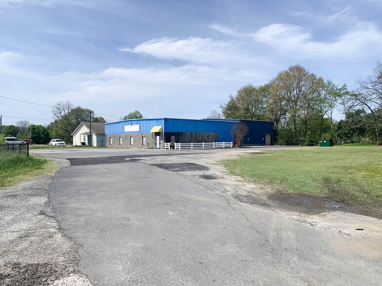More Photos Of 505 Highway 49 N, Byron Flex For Sale