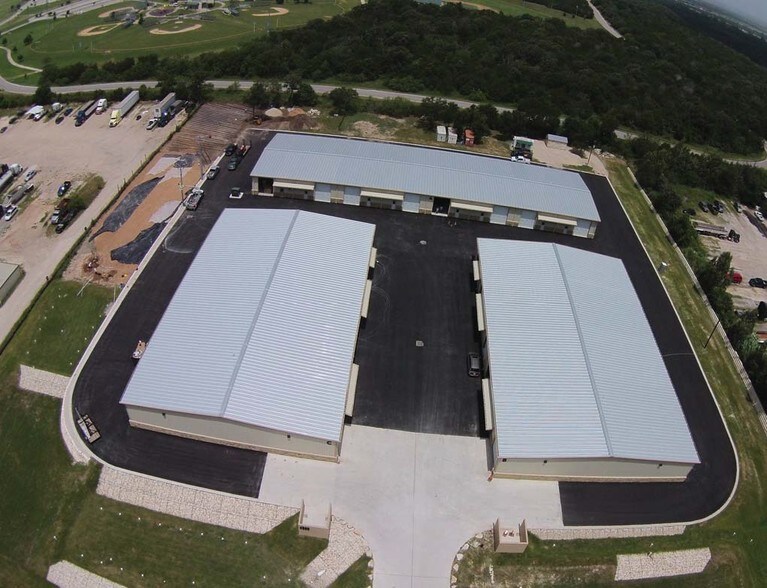 More Photos Of 4200 Burch Dr, Del Valle Unknown For Lease