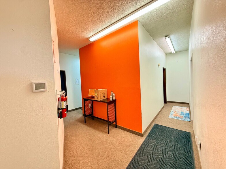 More Photos Of 8514 W Gage Blvd, Kennewick Storefront Retail Office For Sale